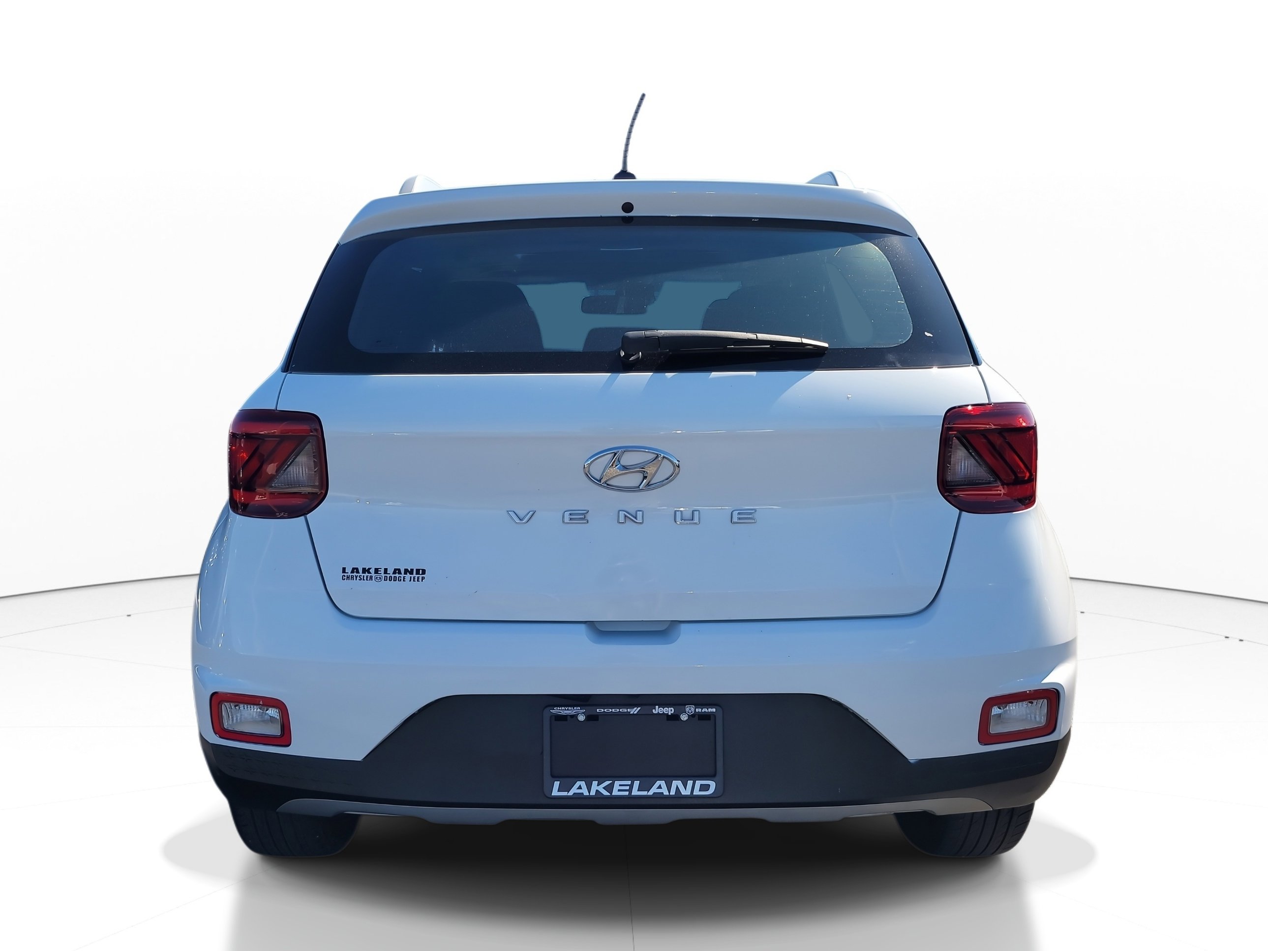 Used 2024 Hyundai Venue SEL image 5