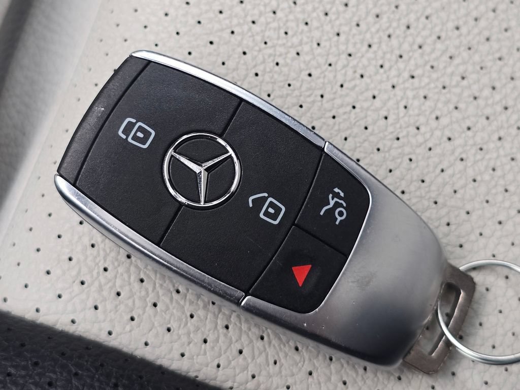 Used 2023 Mercedes-Benz GLB 250 4MATIC image 35