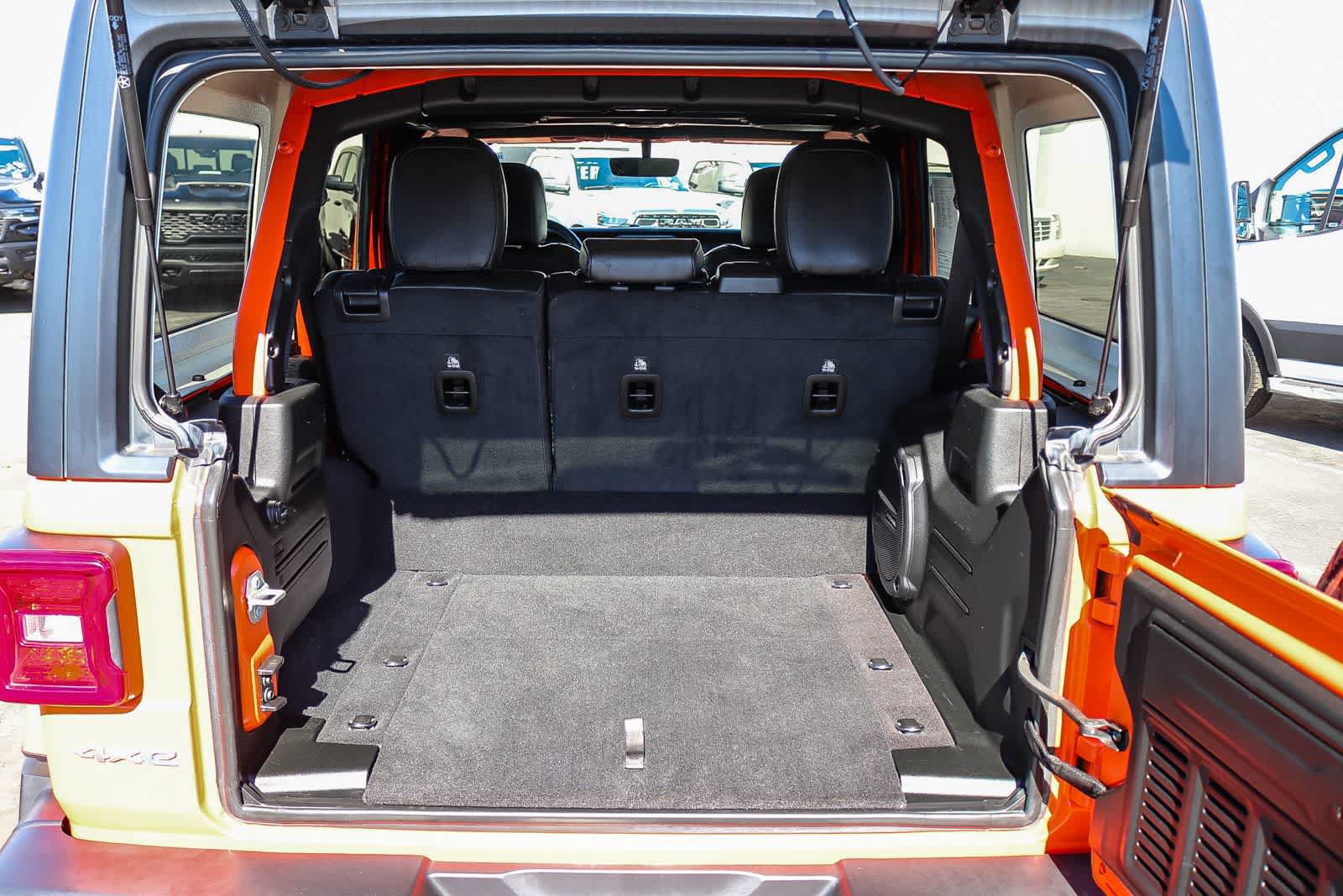 Used 2023 Jeep Wrangler Unlimited Sahara AWD/4WD image 26