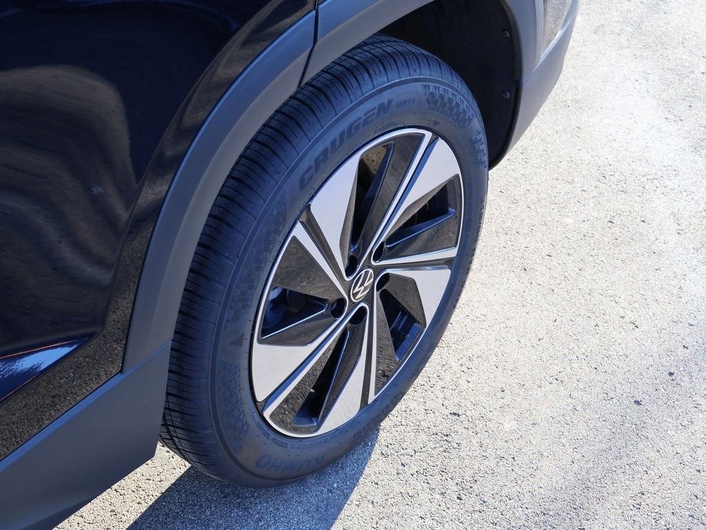 Used 2025 Volkswagen Taos SE image 43