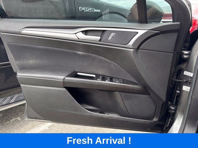 Used 2016 Ford Fusion SE FWD image 12