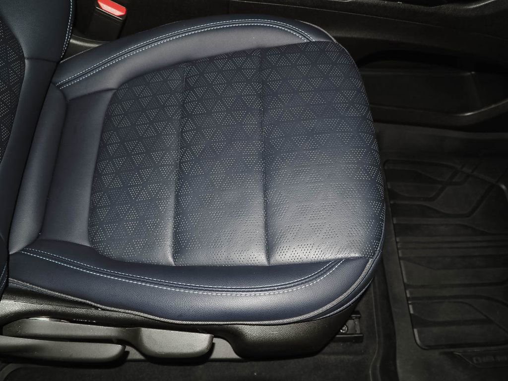 Used 2023 Chevrolet Bolt EUV LT w/ Convenience Package image 17