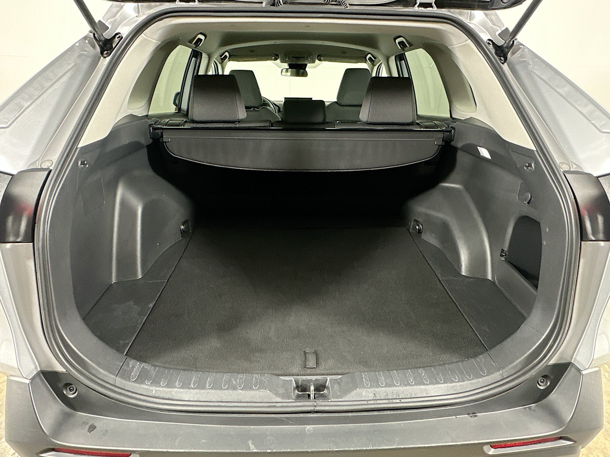 Used 2025 Toyota RAV4 XLE FWD image 28