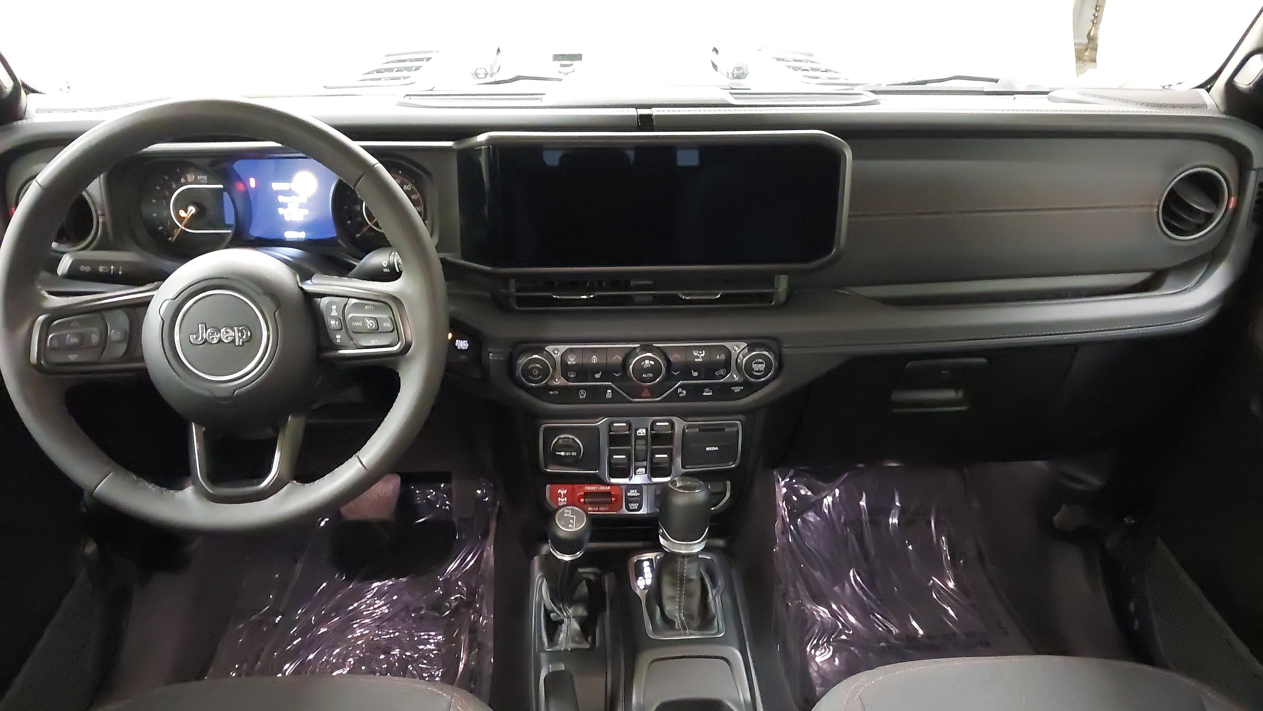 Used 2025 Jeep Gladiator Rubicon w/ Dual Top Group AWD/4WD image 31