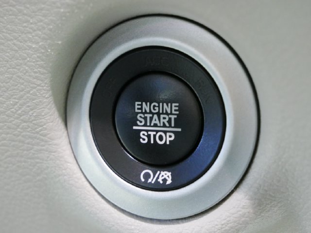 Used 2022 Chrysler Voyager LX FWD image 26