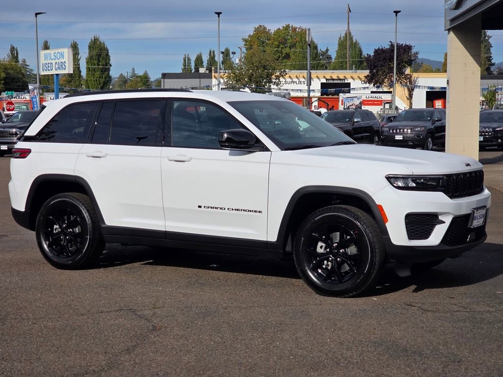 New 2025 Jeep Grand Cherokee Altitude AWD/4WD image 29