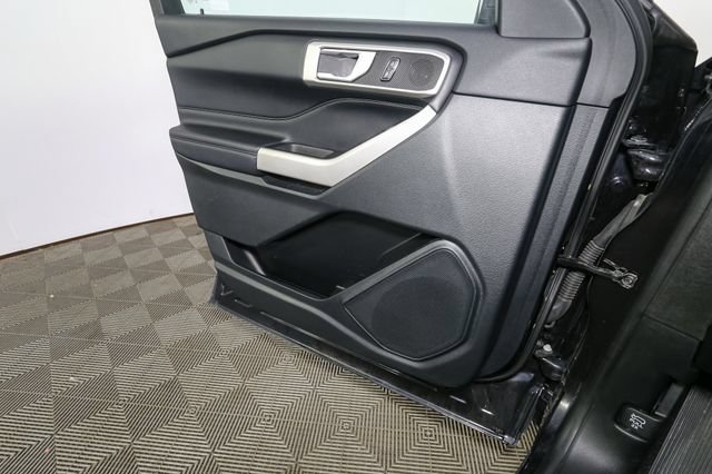 Used 2023 Ford Explorer XLT w/ Equipment Group 202A AWD/4WD image 38