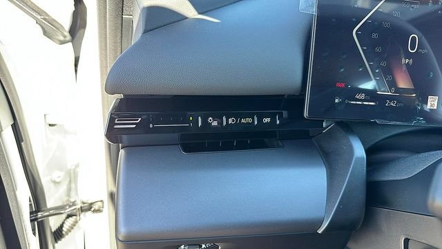 Certified 2025 BMW 530i xDrive w/ Premium Package AWD/4WD image 18