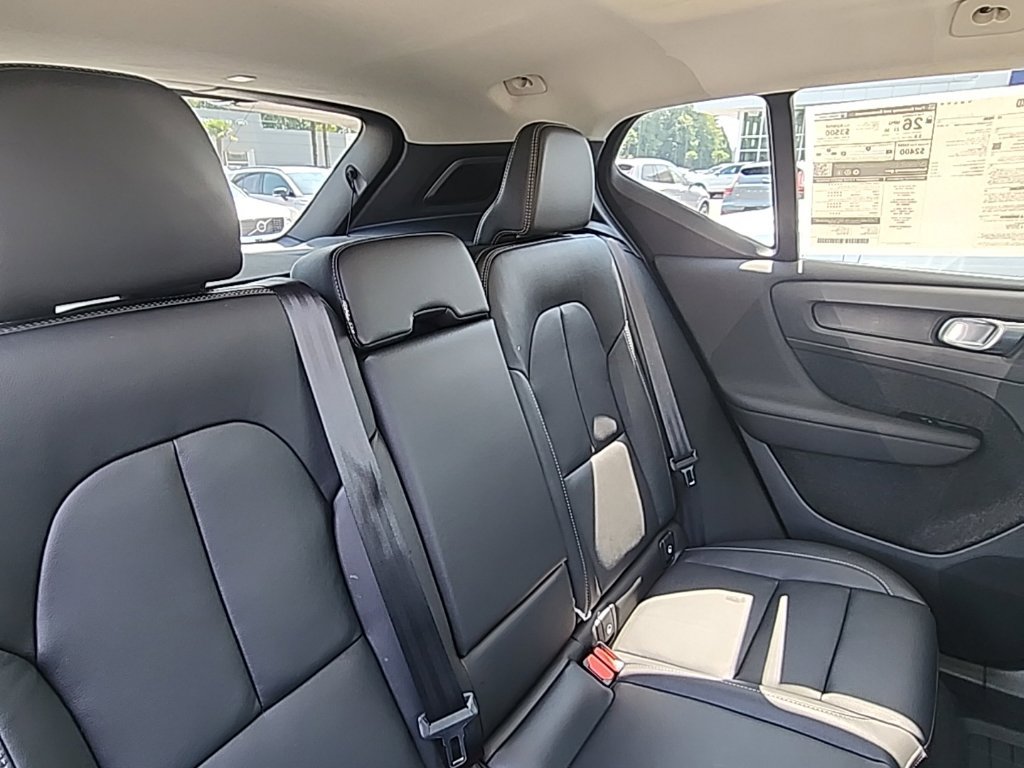 New 2026 Volvo XC40 B5 Ultra w/ Protection Package Premier AWD/4WD image 18
