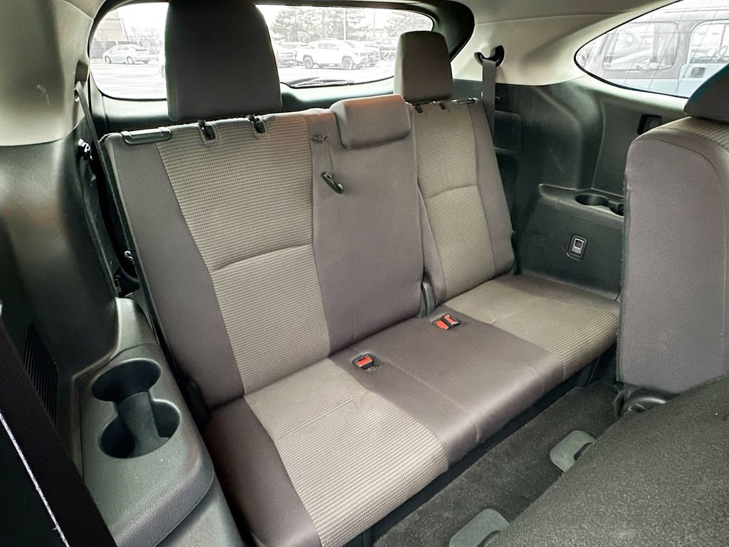 Used 2024 Toyota Highlander LE AWD/4WD image 34