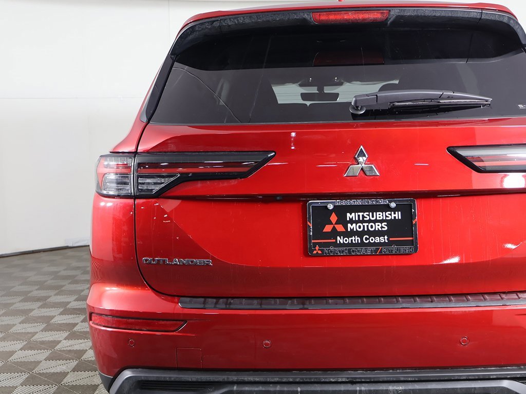 New 2026 Mitsubishi Outlander ES image 15