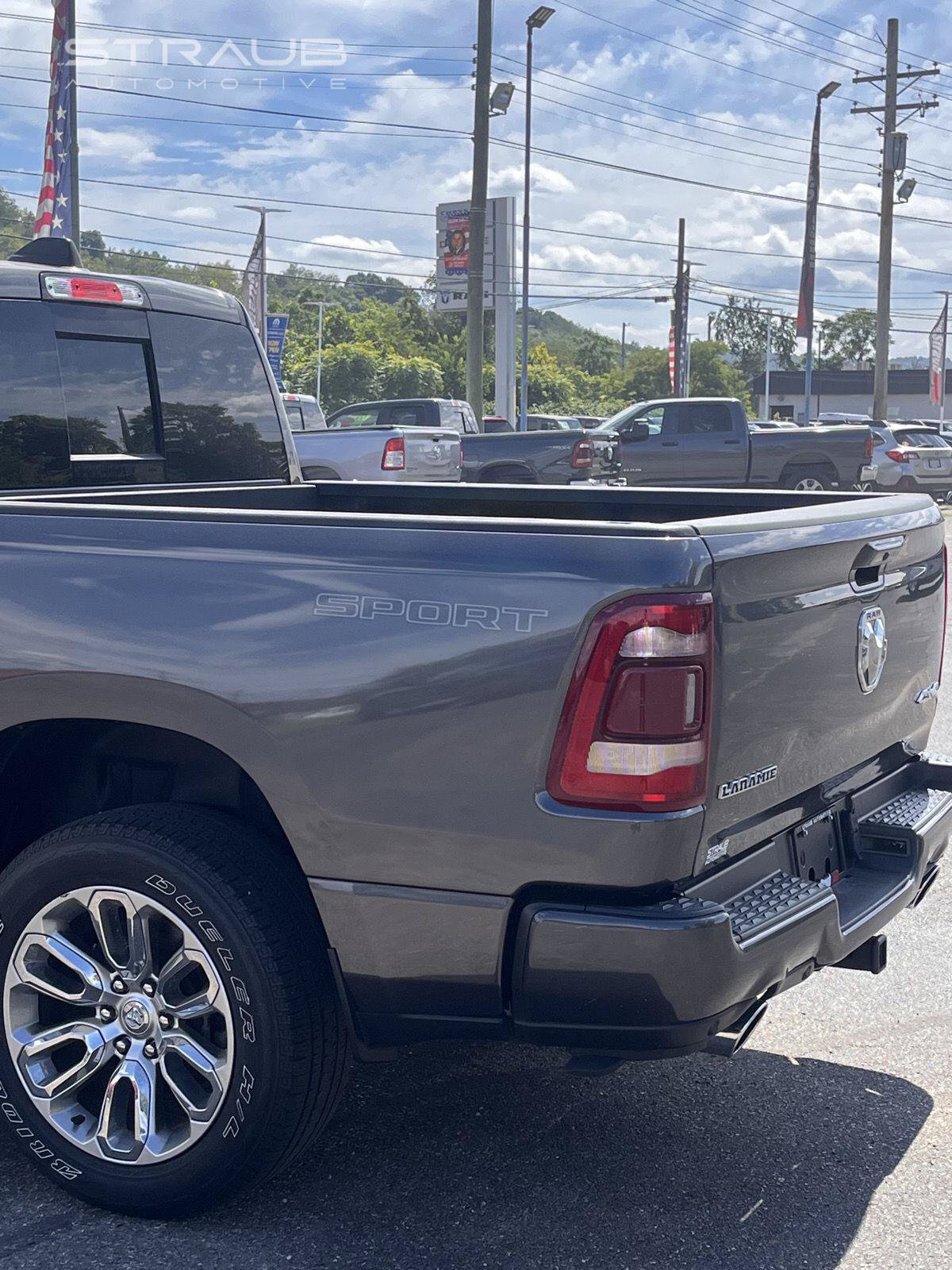 Used 2023 RAM 1500 Laramie AWD/4WD image 6