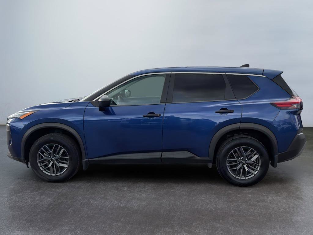 Used 2023 Nissan Rogue S image 2