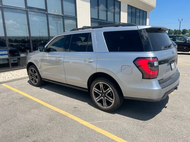 Used 2021 Ford Expedition Limited AWD/4WD image 2