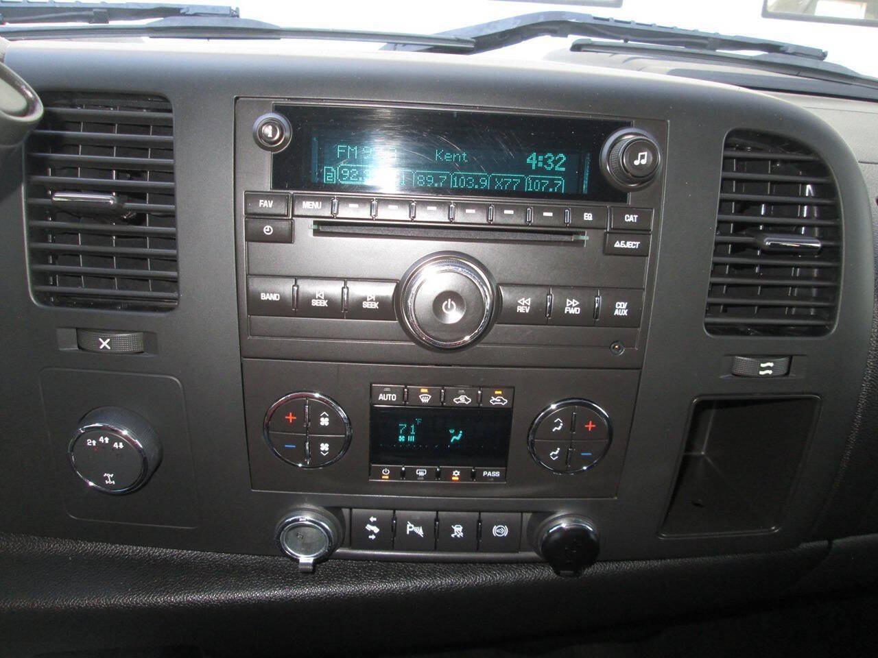 Used 2011 Chevrolet Silverado 2500 LT w/ Interior Plus Package AWD/4WD image 14
