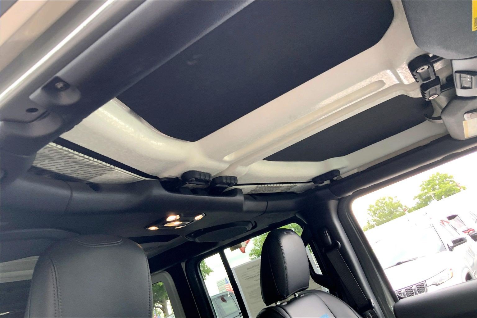 Certified 2023 Jeep Wrangler Unlimited Rubicon 4xe w/ Cold Weather Group AWD/4WD image 12