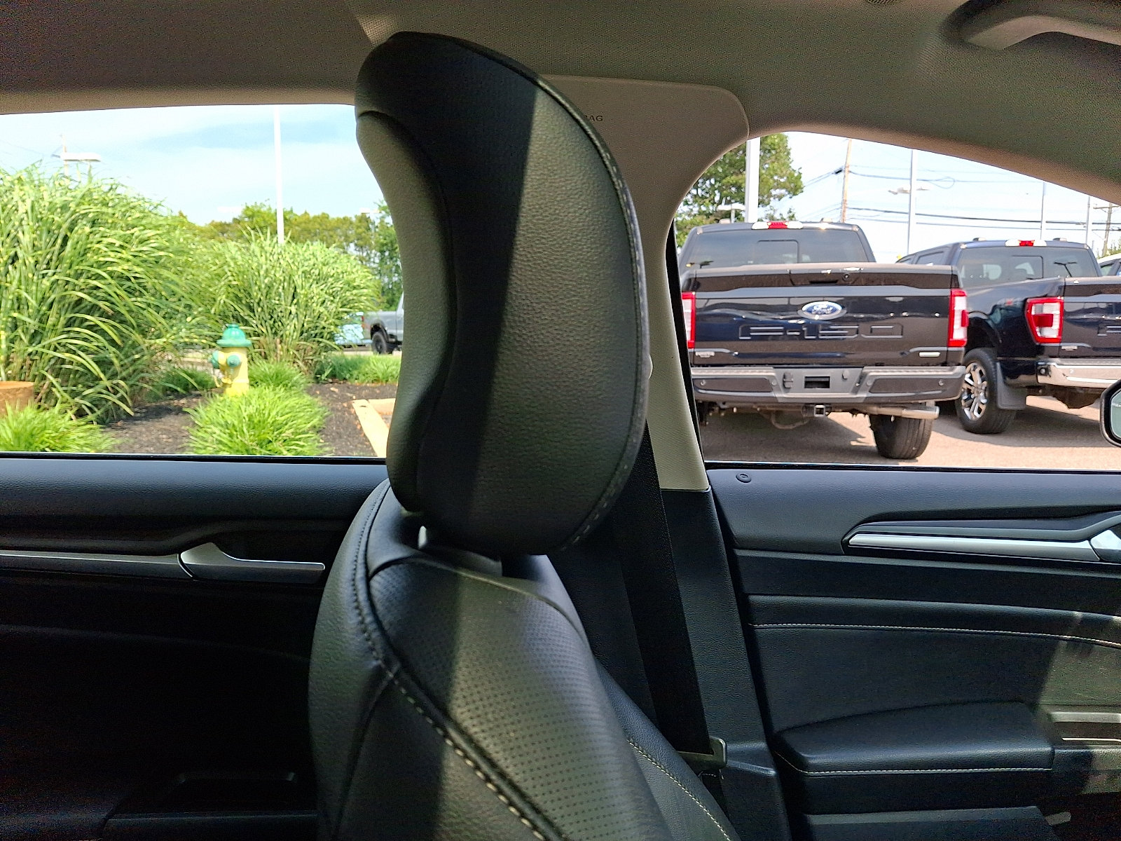 Used 2019 Ford Fusion Energi Titanium FWD image 12