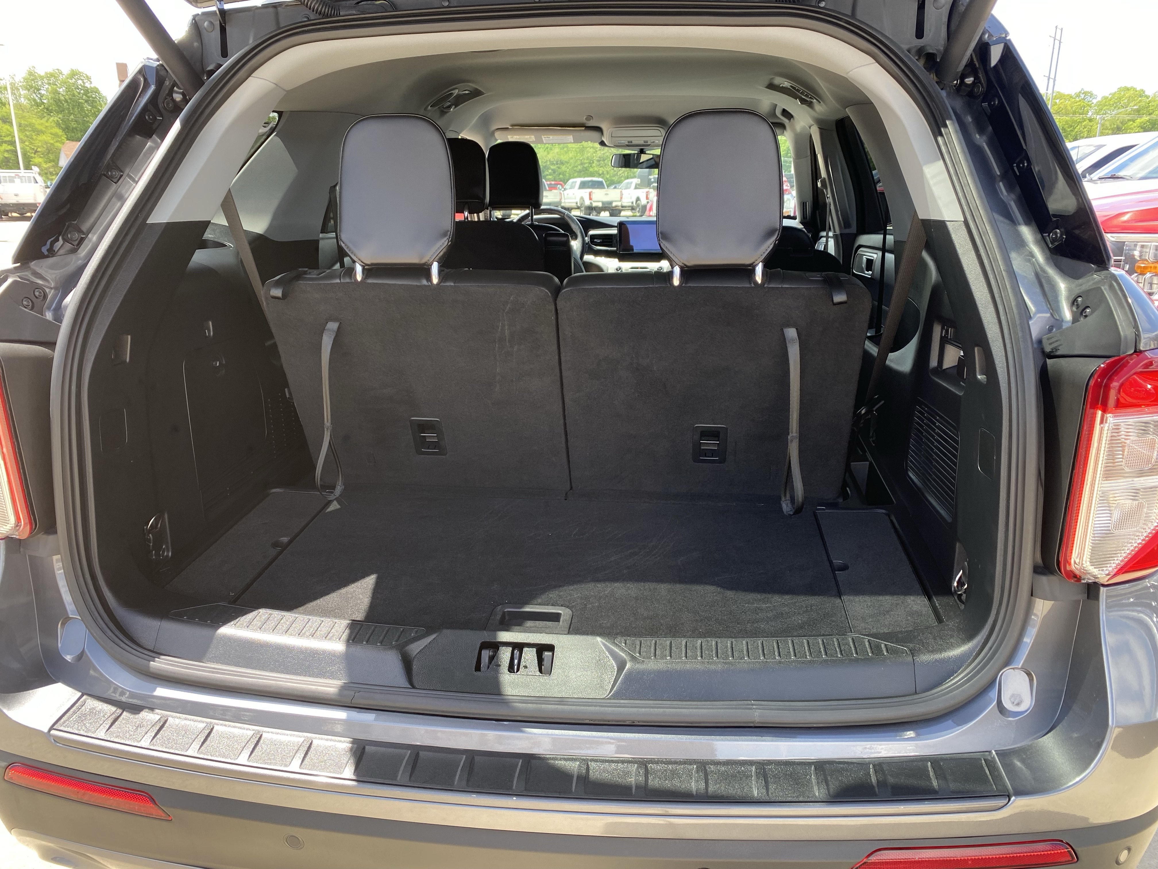 Used 2022 Ford Explorer XLT w/ Equipment Group 202A RWD image 18