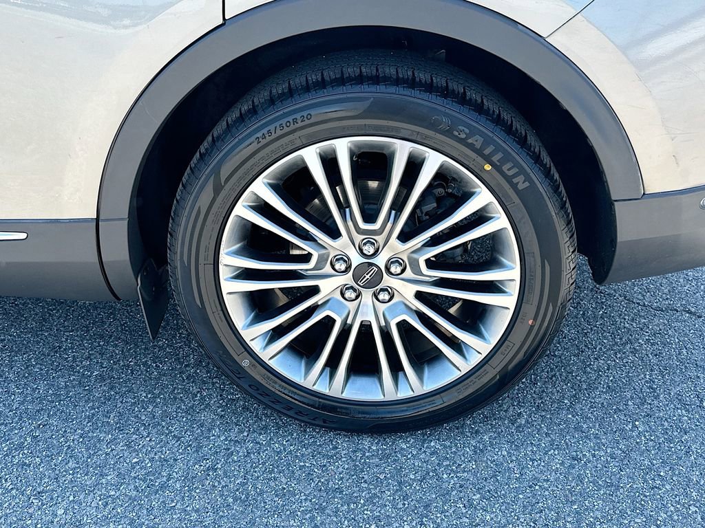 Used 2016 Lincoln MKX Reserve w/ Technology Package FWD image 24
