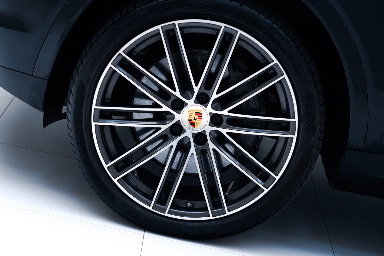 Used 2021 Porsche Cayenne S image 12