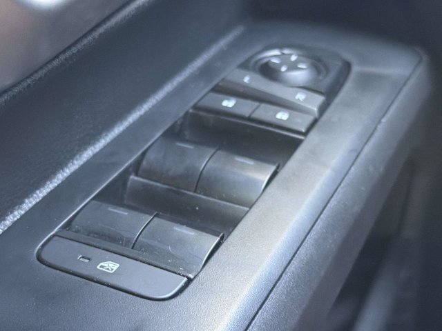 Used 2025 Toyota Tacoma TRD Sport AWD/4WD image 26