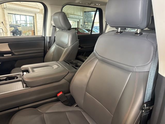 Used 2025 Ford Expedition Active AWD/4WD image 28