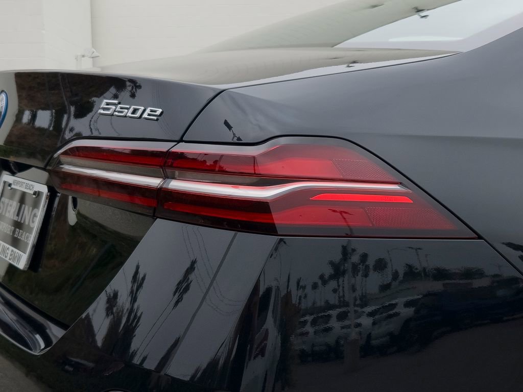 New 2026 BMW 550e xDrive AWD/4WD image 4
