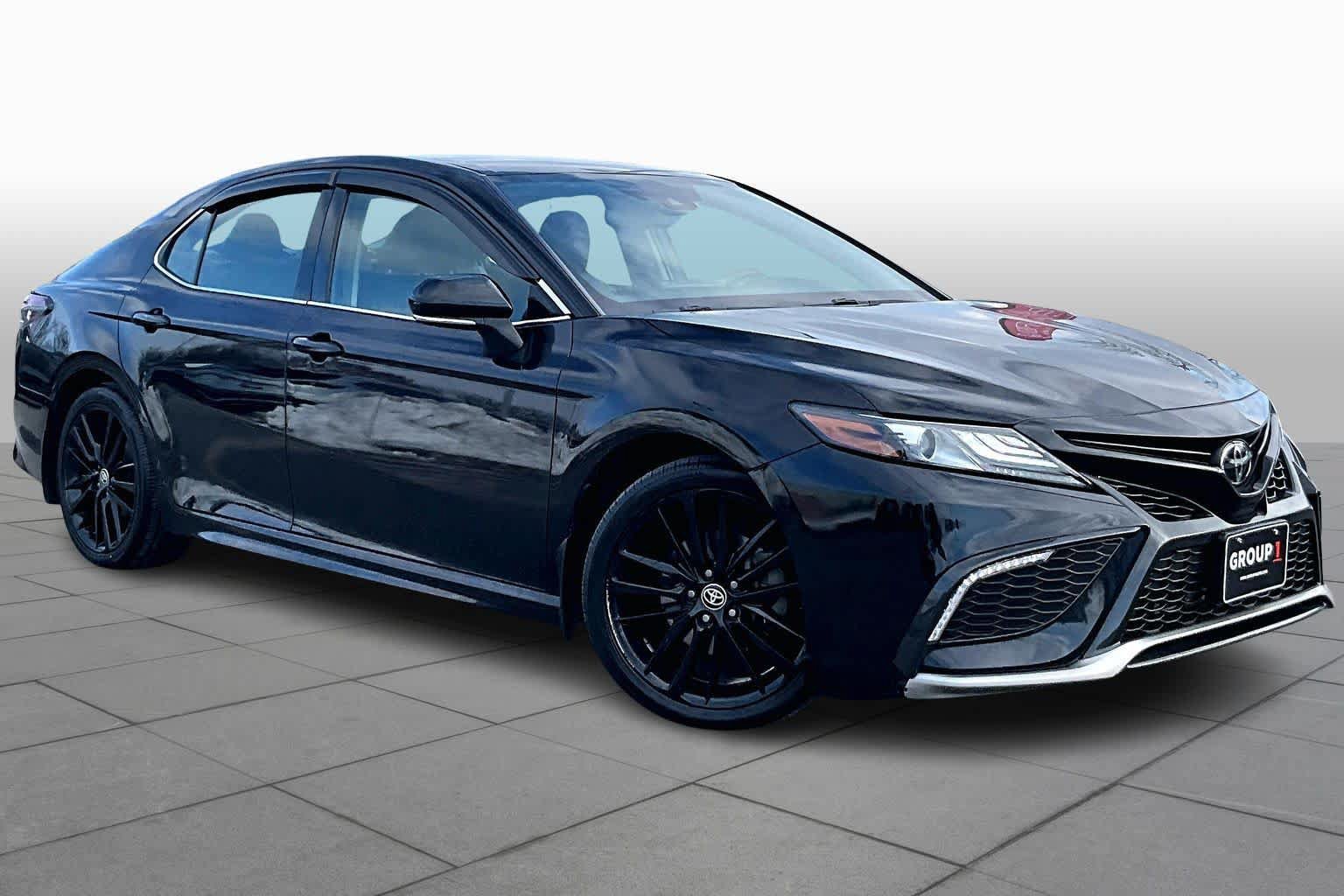 Used 2022 Toyota Camry XSE FWD image 3