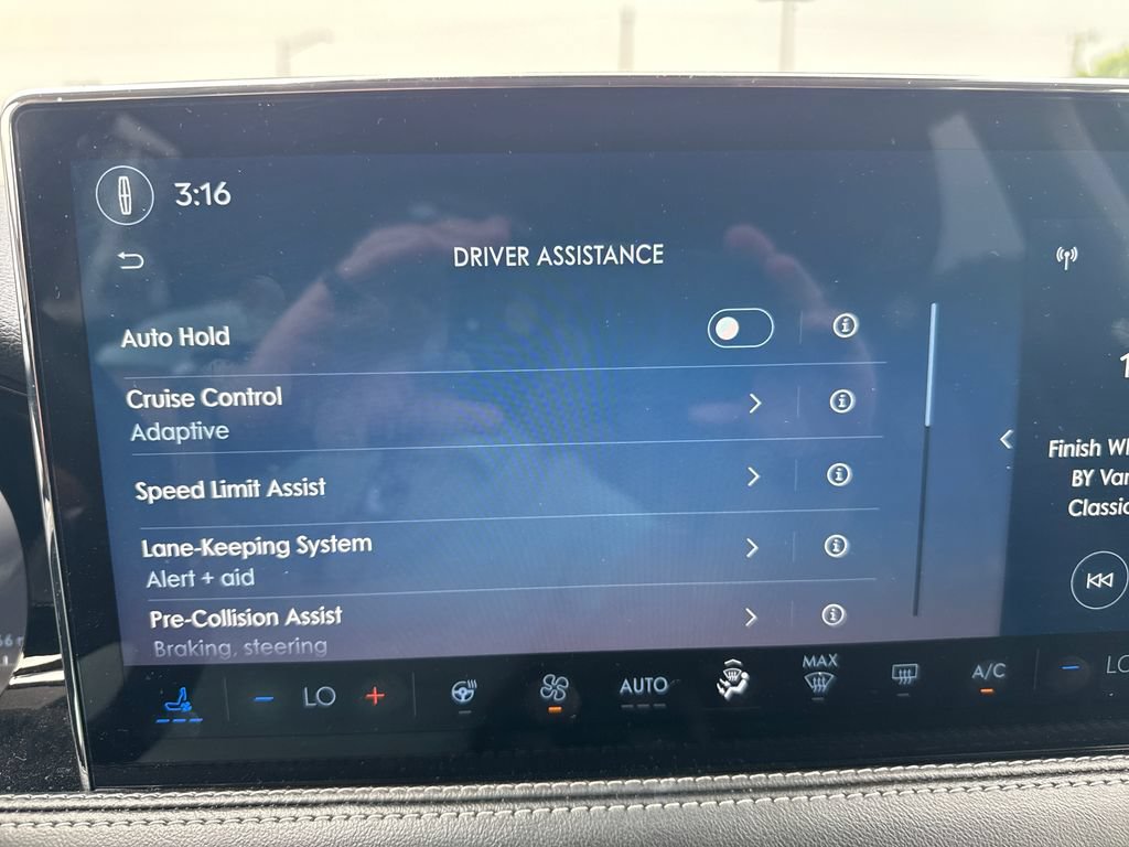Used 2024 Lincoln Corsair Reserve AWD/4WD image 13
