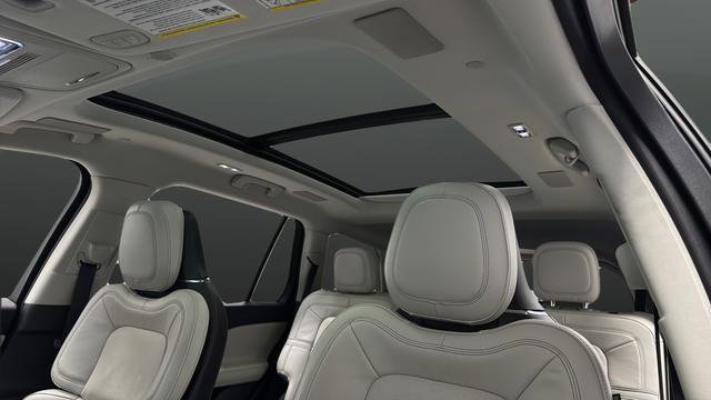 Used 2025 Lincoln Aviator Reserve w/ Equipment Group 201A AWD/4WD image 12