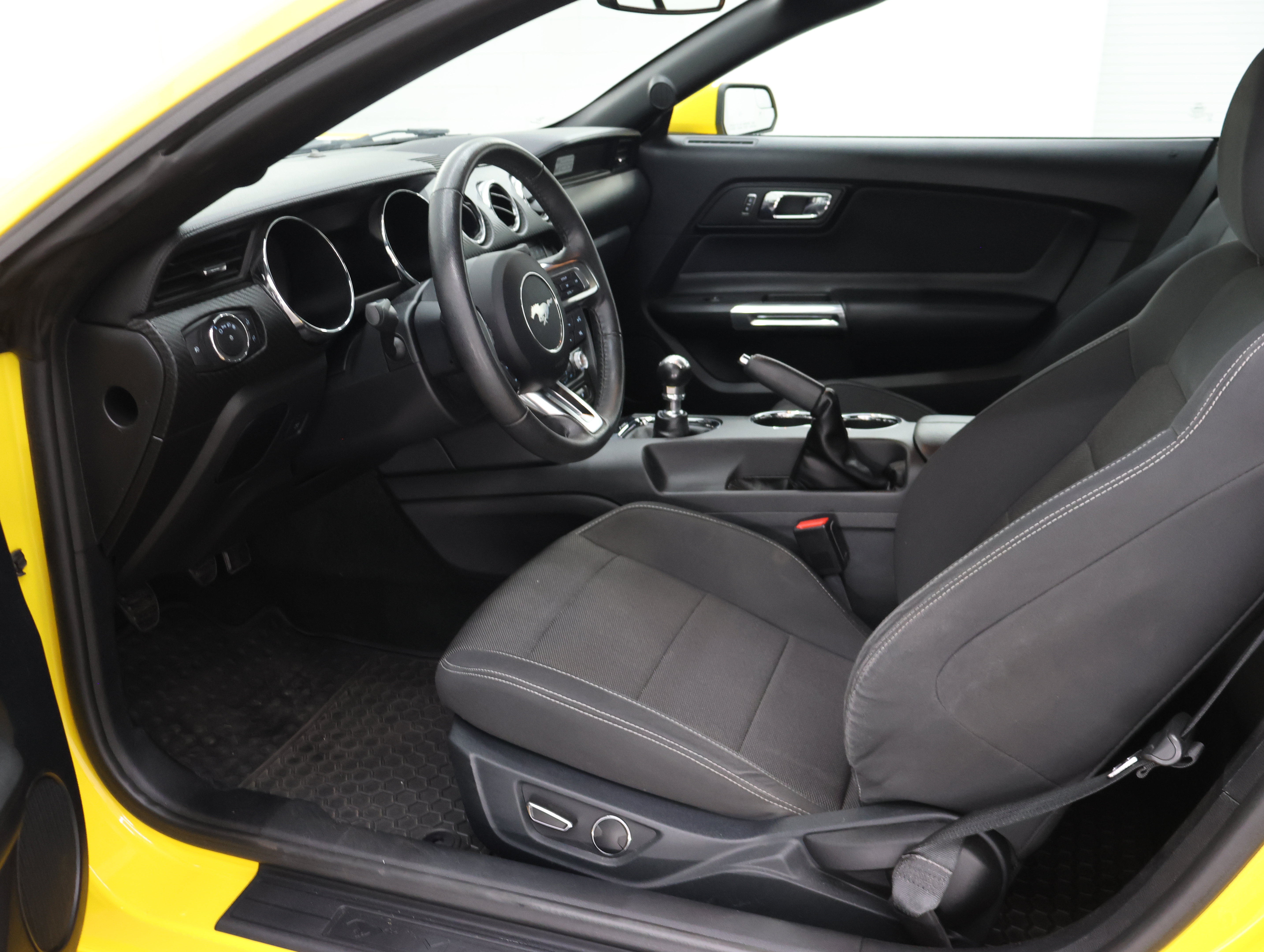 Used 2016 Ford Mustang Convertible w/ Equipment Group 051A RWD image 8