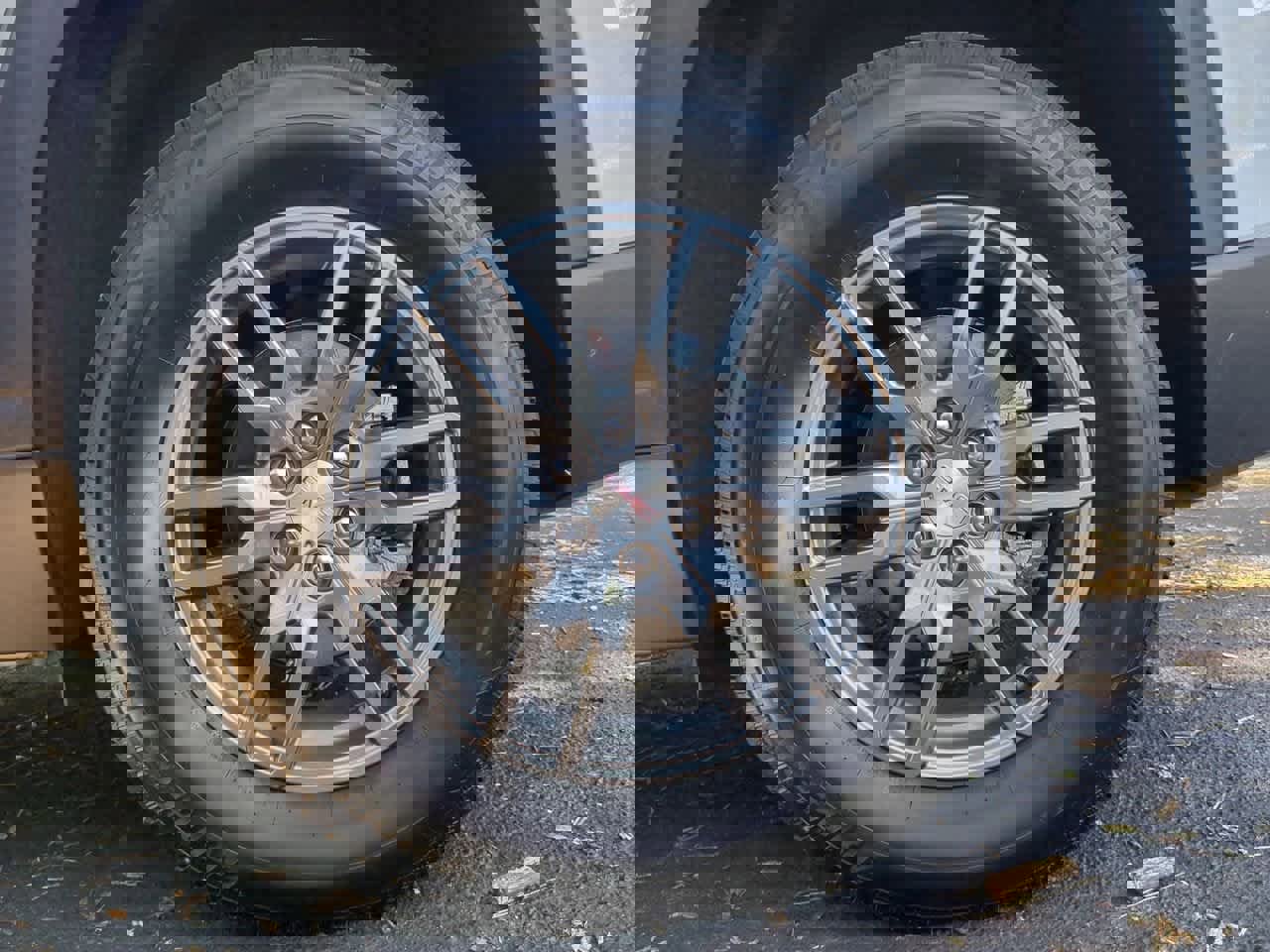 Used 2025 GMC Acadia Elevation image 14