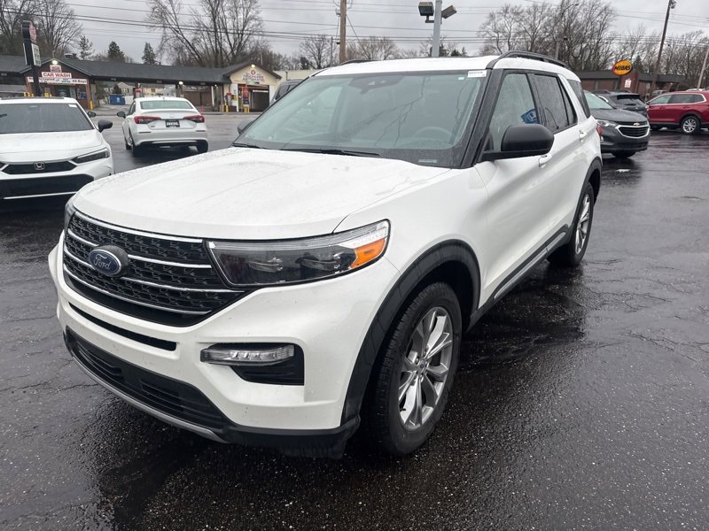 Used 2022 Ford Explorer XLT w/ Equipment Group 202A image 3