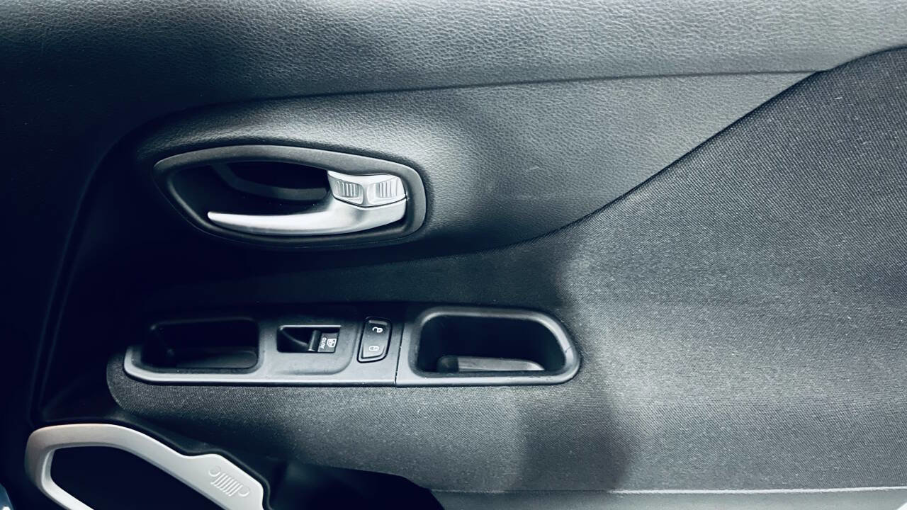 Used 2020 Jeep Renegade Sport w/ UConnect 7.0 Group FWD image 33