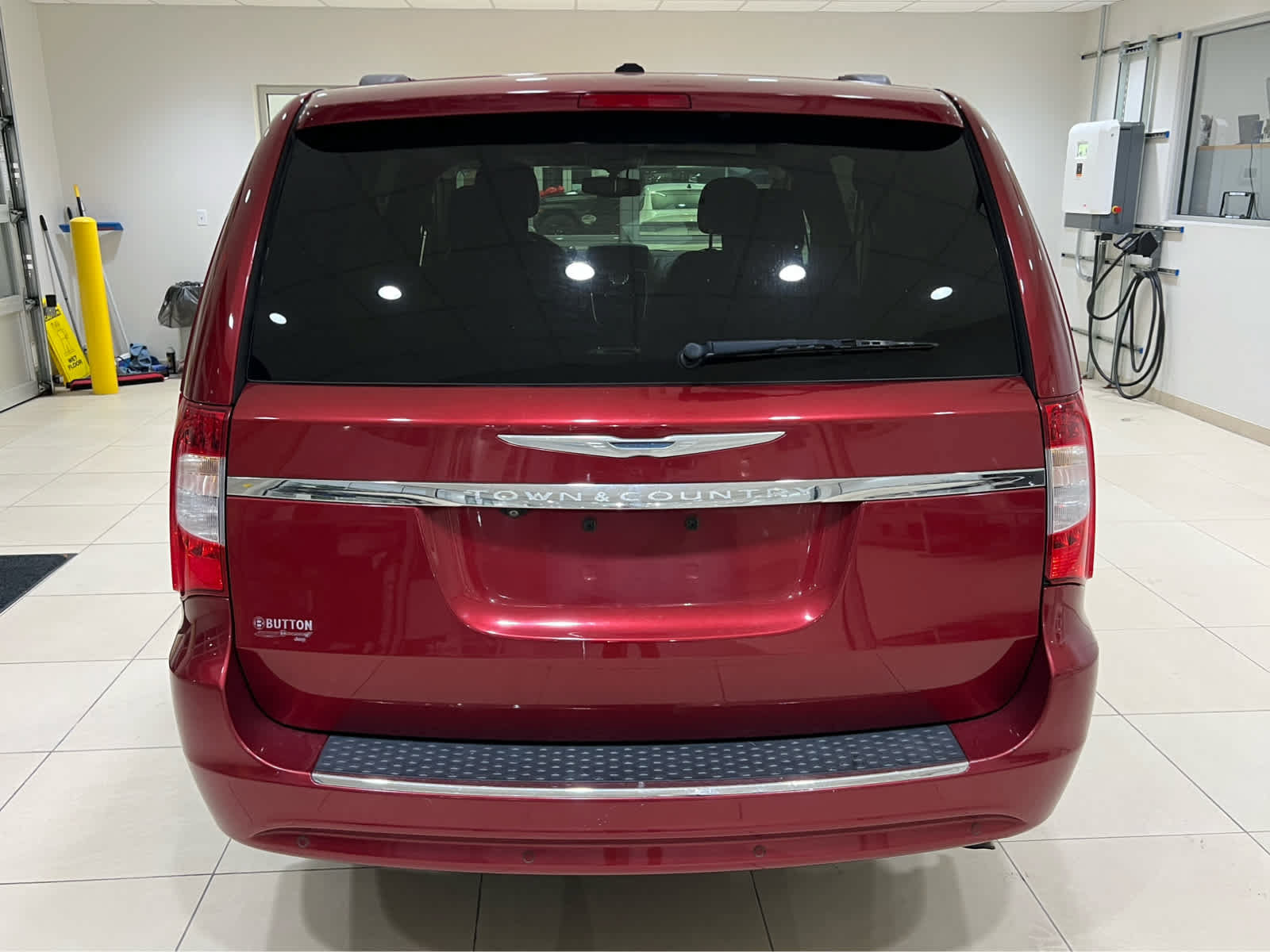 Used 2015 Chrysler Town & Country Touring-L w/ Driver Convenience Group FWD image 11