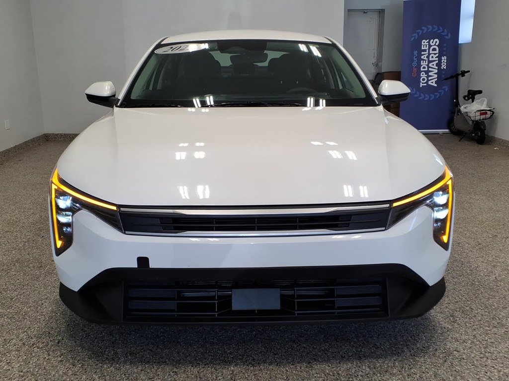 Used 2025 Kia K4 FWD image 2