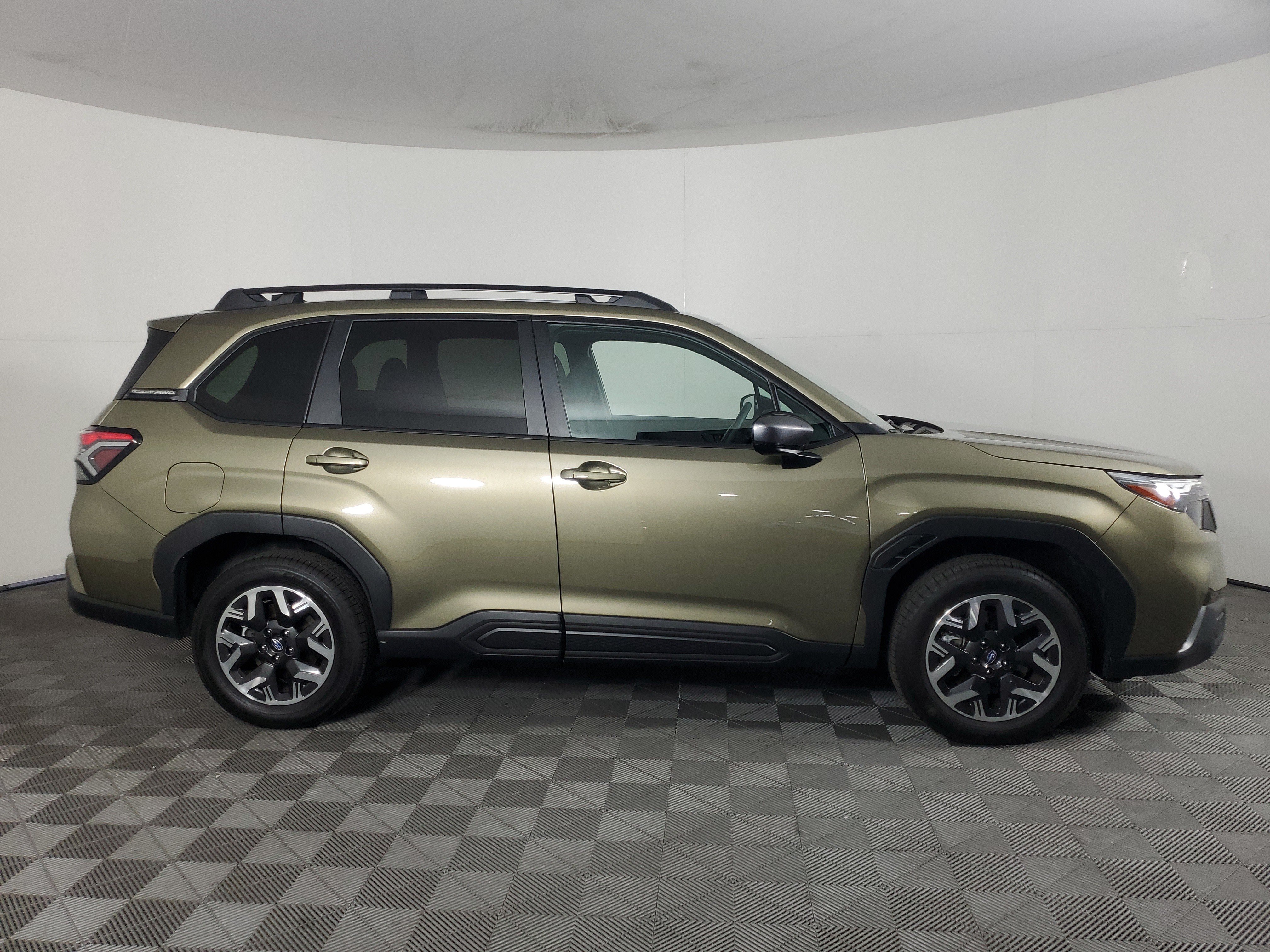 Used 2026 Subaru Forester Premium AWD/4WD image 3