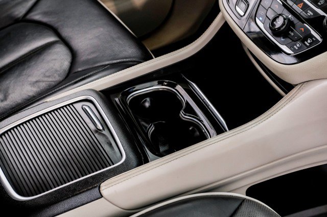 Used 2022 Chrysler Pacifica Limited FWD image 26