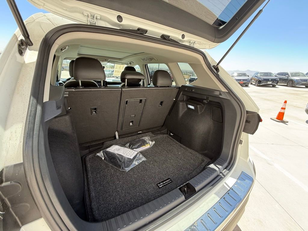 Certified 2025 Volkswagen Taos SE FWD image 15