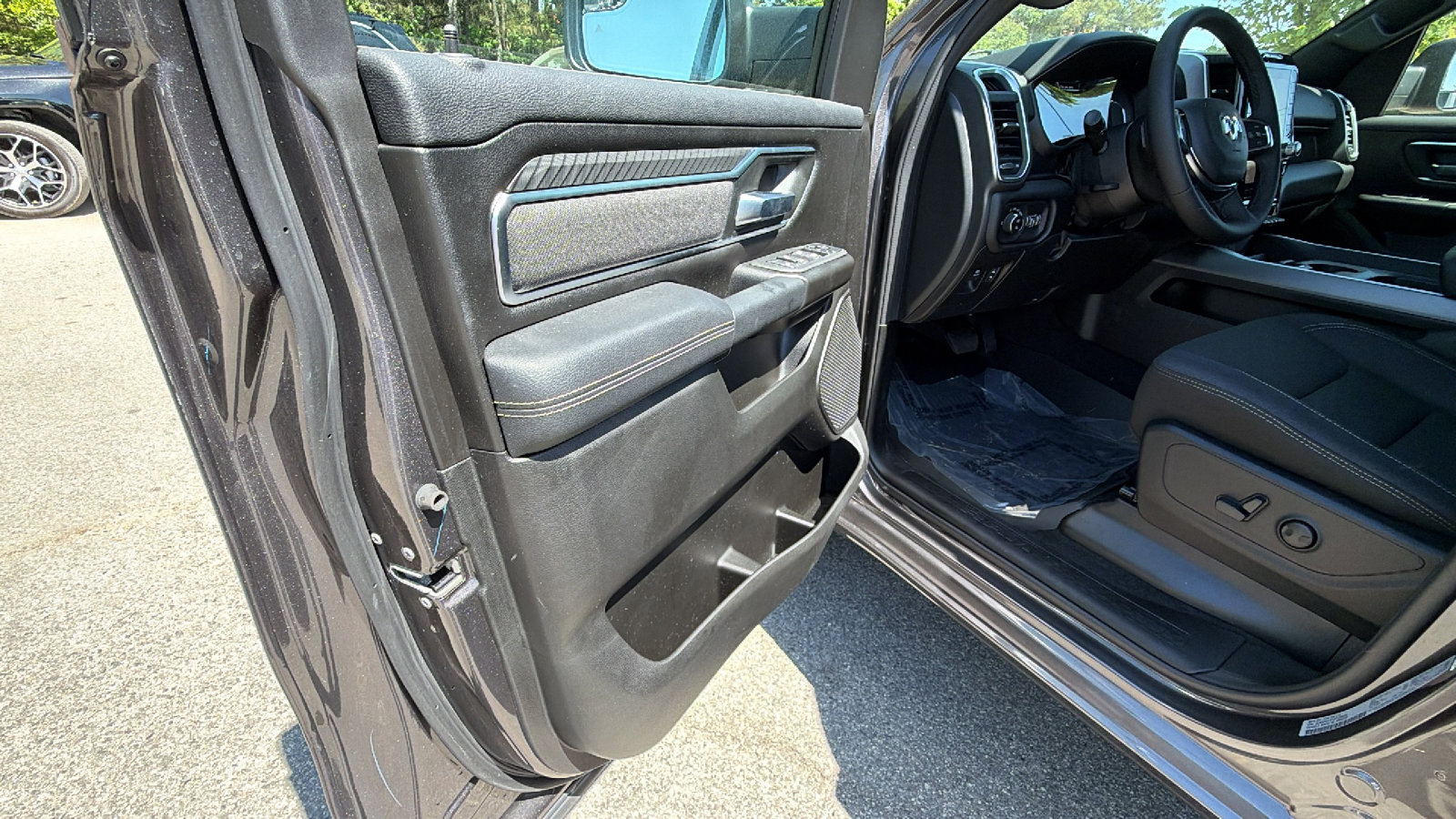 Used 2025 RAM 1500 Big Horn RWD image 14