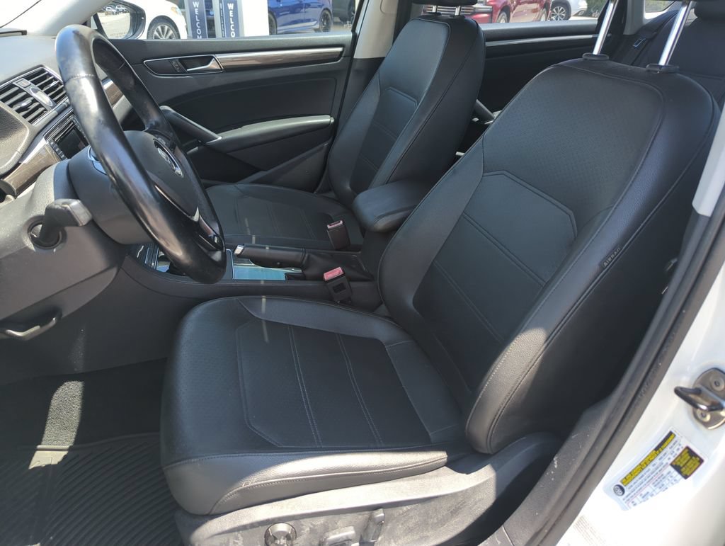 Used 2017 Volkswagen Passat 1.8T SE FWD image 12
