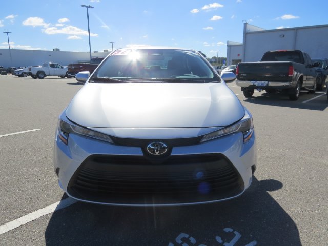 Used 2026 Toyota Corolla LE w/ LE Premium Package FWD image 8