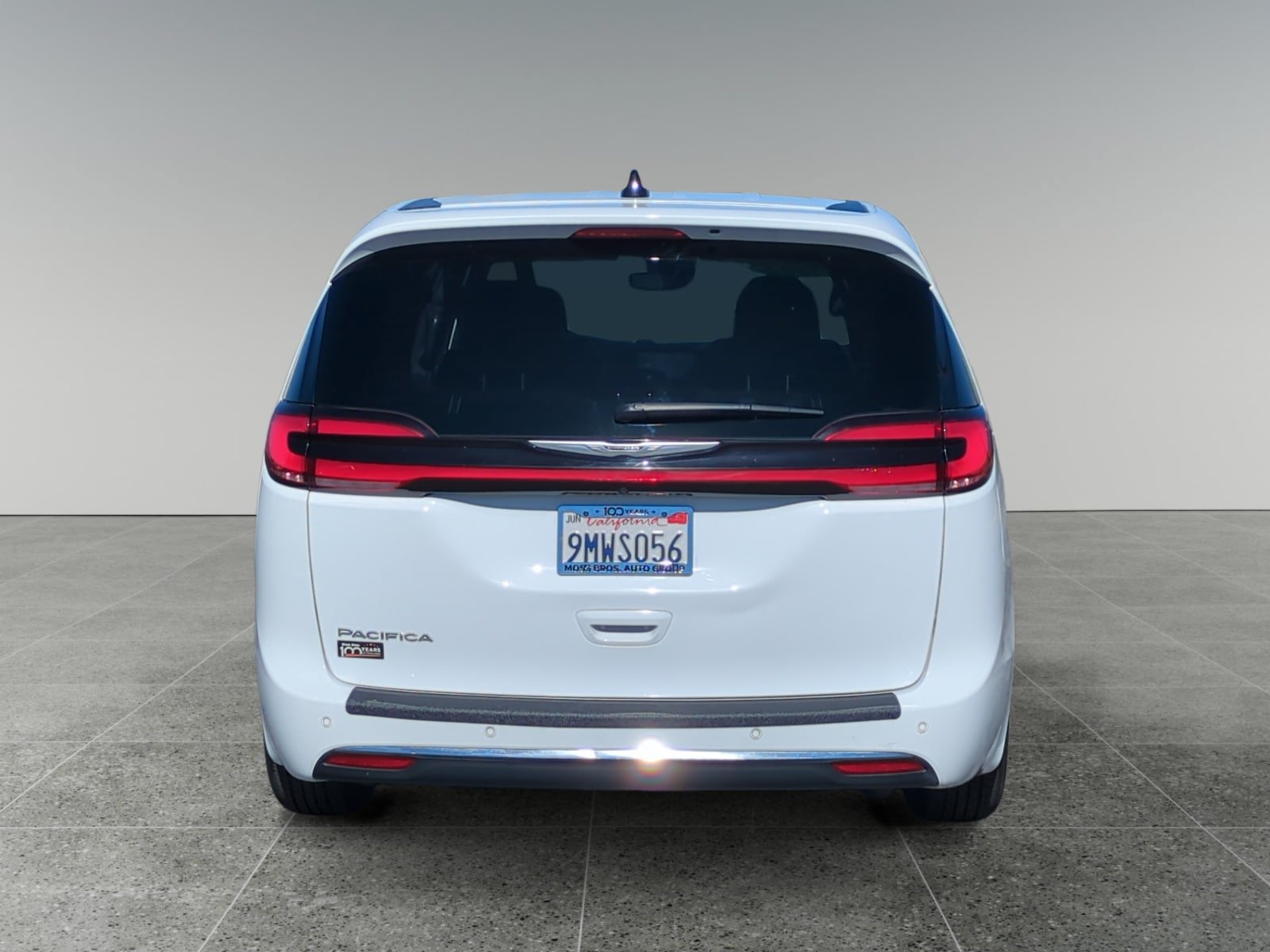 Used 2024 Chrysler Pacifica Touring FWD image 4
