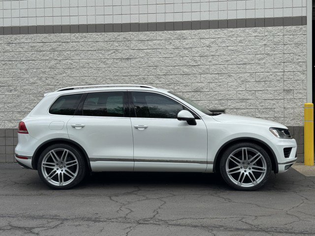 Used 2016 Volkswagen Touareg Sport AWD/4WD image 16