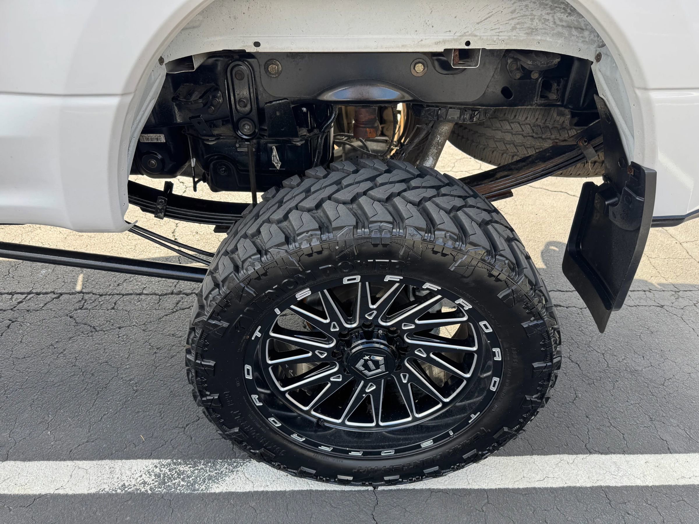 Used 2018 Ford F350 Lariat w/ Camper Package image 12