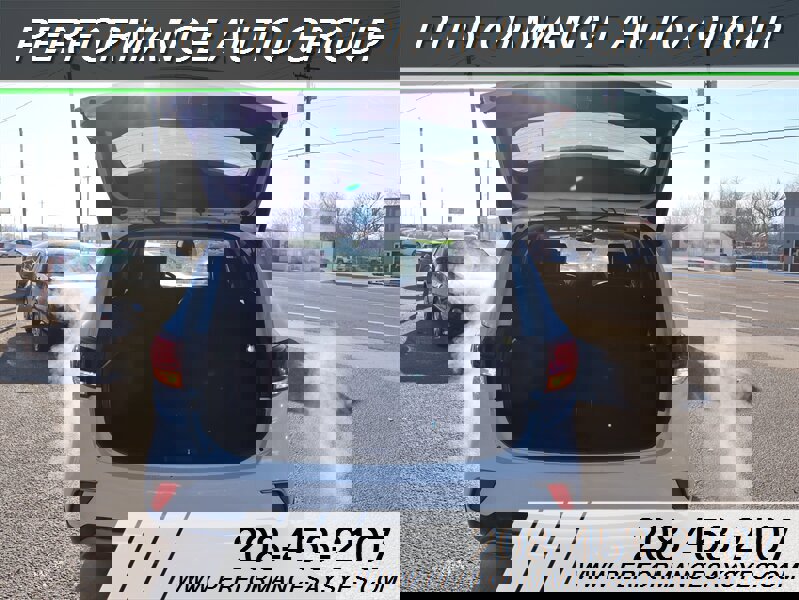 Used 2017 Hyundai Santa Fe Limited image 9