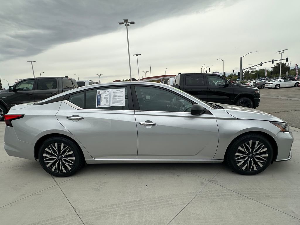 Used 2024 Nissan Altima 2.5 SV image 9