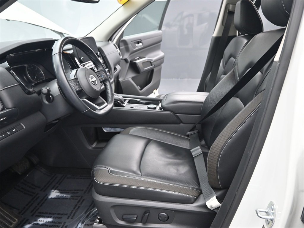 Used 2022 Nissan Pathfinder SL image 16