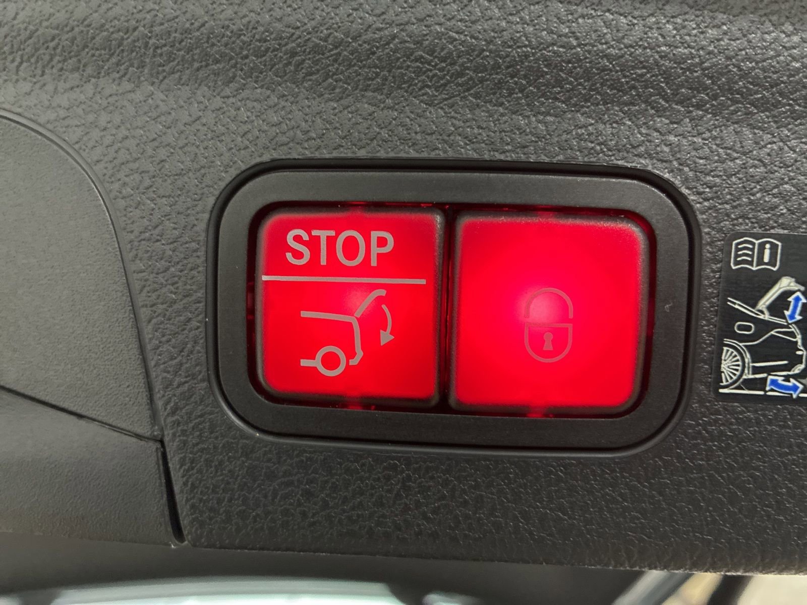 Used 2025 Mercedes-Benz GLE 450e 4MATIC image 29