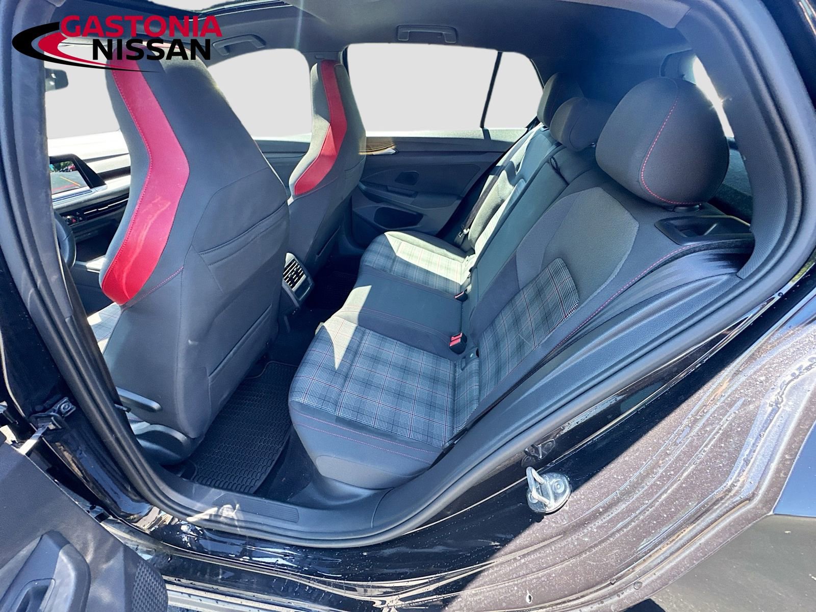 Used 2022 Volkswagen GTI SE FWD image 32